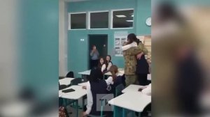 Водитель челнинской скорой вернулся с СВО и сразу пришел в дочке в школу