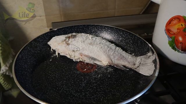 Самый вкусный рецепт жареного карася без тонких косточек! Корочка на вкус божественна. смотреть онлайн