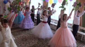 Вход на выпускной в детском саду "Маленькая страна"