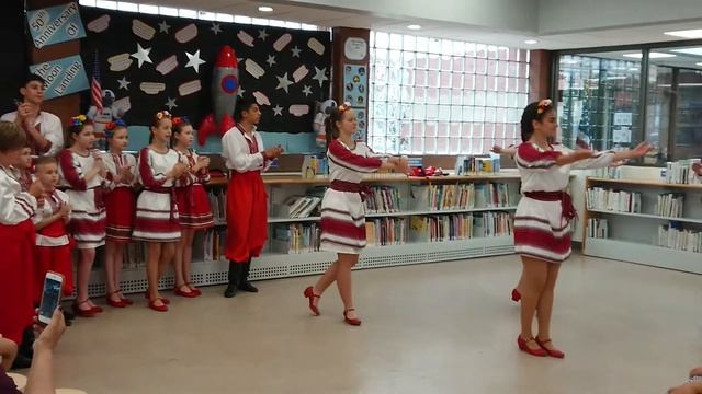 Бруклин. Нью-Йоркская библиотека. Выступление детского хореографического коллектива. смотреть онлайн