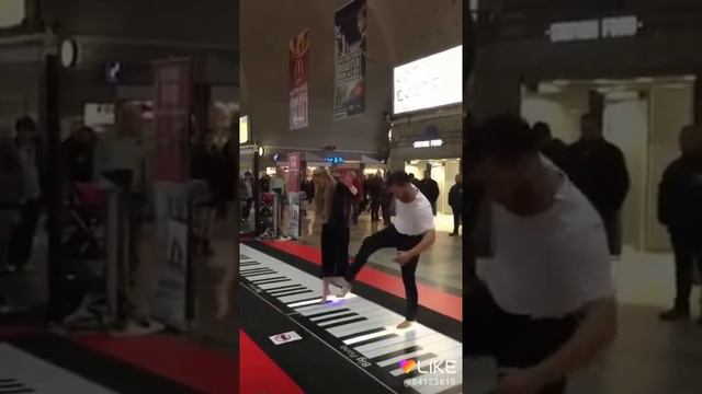 Пианино для ног !!! Жесть!!!!! смотреть онлайн