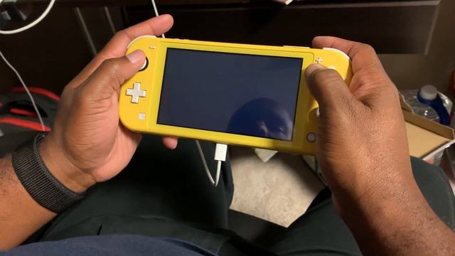 Nintendo Switch Lite: Hands On Preview with Hollow Knight смотреть онлайн