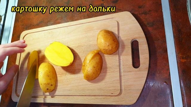 Сочнейший цыплёнок табака и картофель запеченный в соке капающем с цыплёнка смотреть онлайн