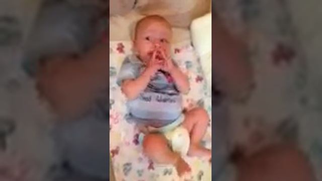 4-х месячный ребенок разговаривает с Мамой. смотреть онлайн