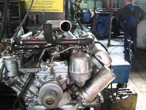 Работа двигателя ЯМЗ-7511 и остановка (фотоаппарат CANON)