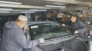 Вклеивание заднего стекла на Мерседес