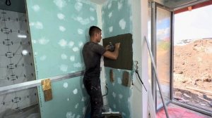 Фартук на кухне из крупноформатный плитки, керамогранит 1200 на 600