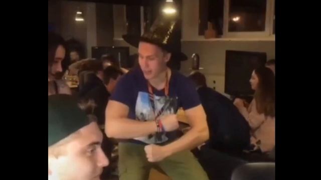 ТАРАКАНЫ В ГОЛОВЕ РИФМАБЕСА ТАНЦУЮТ БРЭЙК ДАНС смотреть онлайн