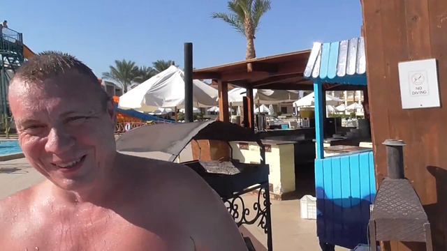 Египет у басейна при отеле возле бара! смотреть онлайн