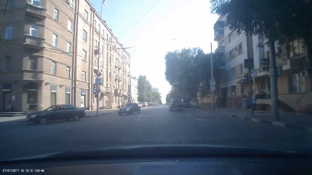 Опять АВТОХАМ на Радищева (Саратов) смотреть онлайн