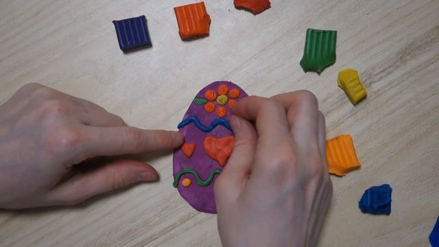 Пасхальное яйцо с узорами из пластилина / Поделки на Пасху смотреть онлайн