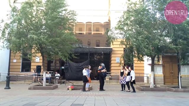 Уличный спектакль театра "Крылья" смотреть онлайн