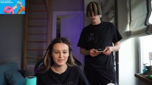 КАЕ4KA ПРИЗНАЛАСЬ КАК ПАРАДЕЕВИЧ ЕЁ..