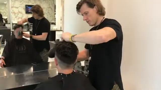Мужская стрижка в нашем салоне смотреть онлайн