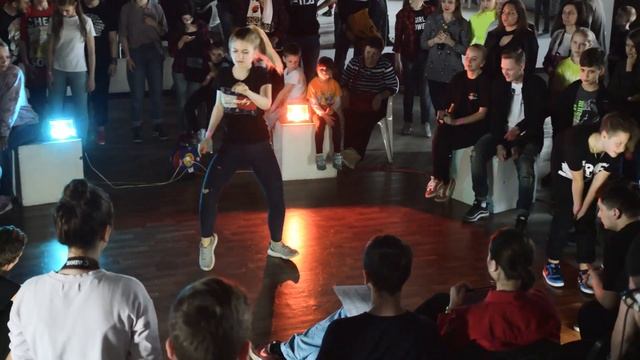 Ученические баттлы 2019 / Hip hop / Танцевальная студия Under Stand смотреть онлайн