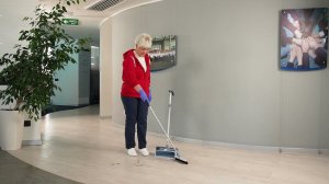 Как подметать свободнолежащие загрязнения щеткой Леголенд