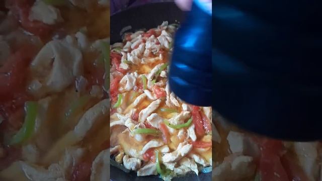 Идеально с рисом, с макаронными изделиями,с пюре и с жаренной картошкой. А еще вкуснее с хлебушком смотреть онлайн