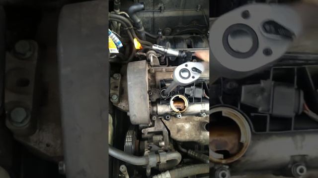 замена свечей зажигания на Фольксваген гольф 4 1.6 16v azd смотреть онлайн
