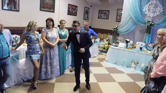 Ведущий Саша Сергеев. Раскрепостить гостей на встрече! смотреть онлайн