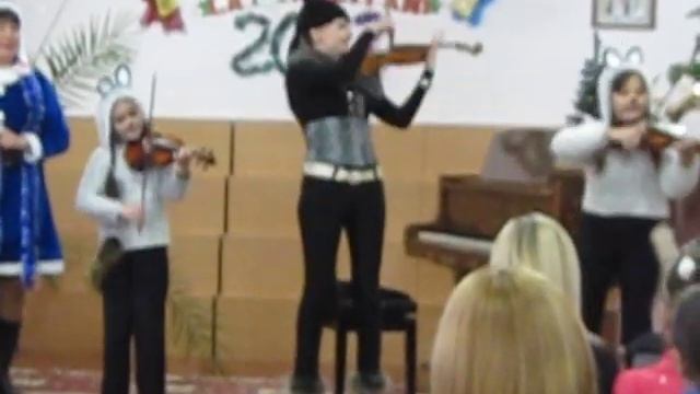 "Jingle bells"трио кошек! смотреть онлайн