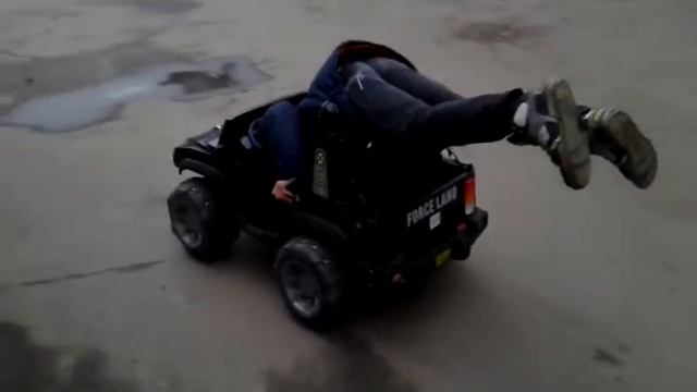 Как управлять машиной)))