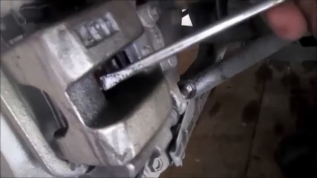 Tutoriel changement plaquettes de frein arrière sur FX35 FX45 S50 2003 a 2008 Nissan Infiniti смотреть онлайн
