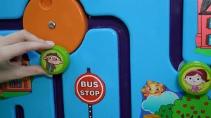 Алиса Шоу - Алиса играет в бизиборд в игровом центре Тейкабум