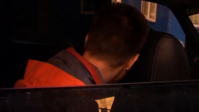 Самоубийство на Золотом мосту предотвратили автолюбители смотреть онлайн