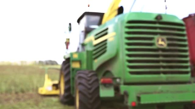 Кормоуборочный комбайн John Deere смотреть онлайн