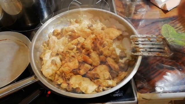 (Фрикасе из курицы с грибами) смотреть онлайн