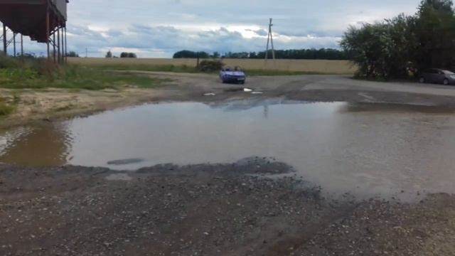 Кабрик по луже