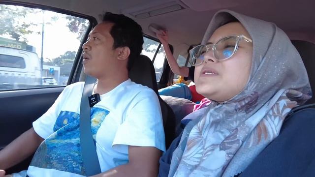 LEIKA TERJEBAK DI MOBIL HANTU😱 LEIKA JALAN JALAN PAKAI MOBIL BERHANTU , DRIVE THRUE MCDONALDS’S смотреть онлайн