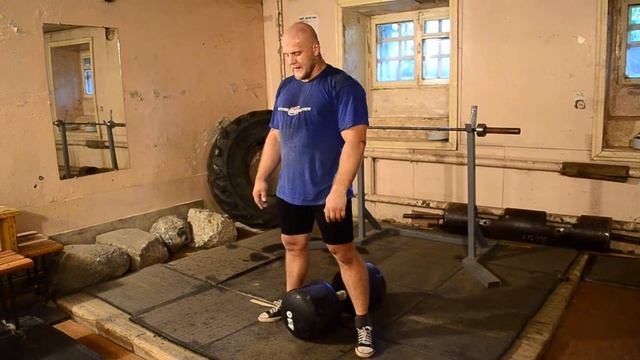 Михаил Высочанский: Подъем гигантской гантели 110х2 смотреть онлайн