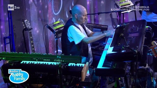 I Gemelli di Guidonia con "Diamante" - Radio2 Happy Family 02/11/2023 смотреть онлайн