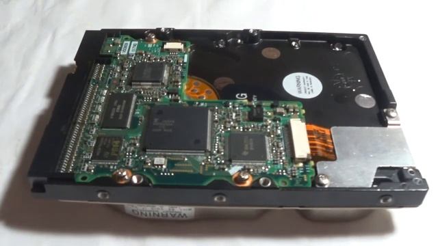 Разбор винчестера Fujitsu MPE3064AT на драгметаллы. Хороший выход по драгметаллам. смотреть онлайн