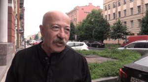 Александр Розенбаум  поздравляет жителей Васильевского острова с юбилеем.