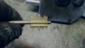 Как открыть гаражный замок?