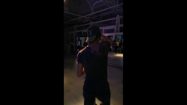 Luis & Mayra Sensual bachata social dance［Dustin Richie - Tú］ смотреть онлайн