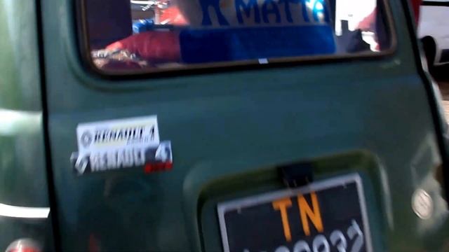 Una RENAULT 4x4 con un motore molto stonato .... residui di sbronza ..... смотреть онлайн