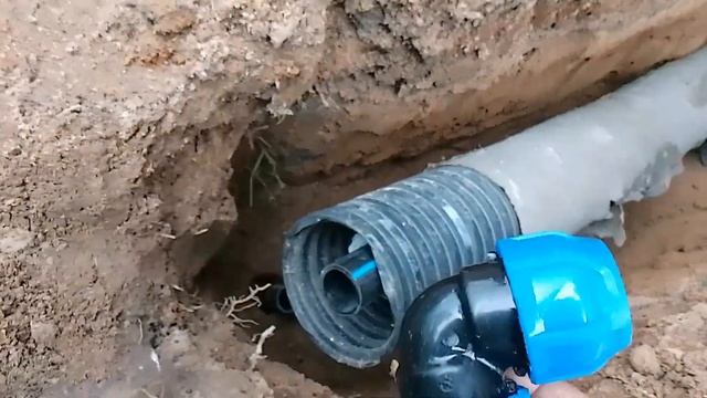 Абиссинская скважина, заводим трубу в дом, устанавливаем тройник и греющий кабель. Подключение