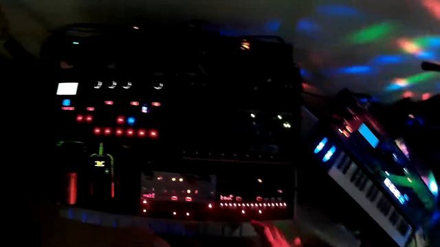 Fishy (POV synth jam: Korg Volca Kick & Bass, Electribe 2 Sampler, Kaossilator 2, Novation MiniNova смотреть онлайн