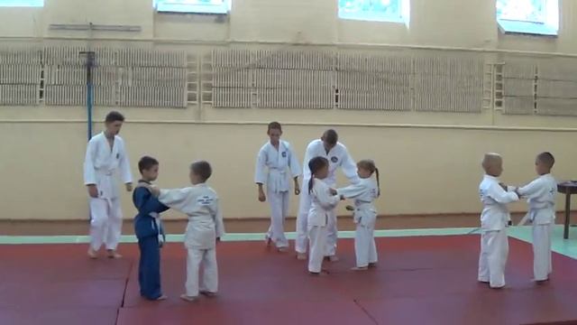 30.08.2016 г. Спектакль * Тренируйся вместе с нами *. Броски дзюдо. SPORTY KIDS смотреть онлайн