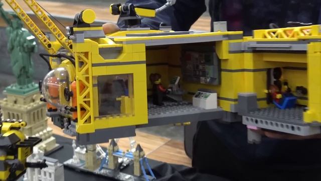 Custom LEGO Underwater Research Base & Animal Kingdom смотреть онлайн