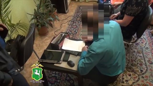 В Томске полицейскими установлен подозреваемый в организации деятельности экстремистской организаци смотреть онлайн