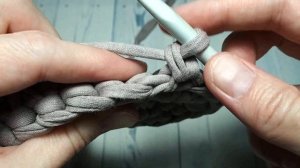 Сумка из трикотажной пряжи.Вязание крючком.Узор «шишечки»