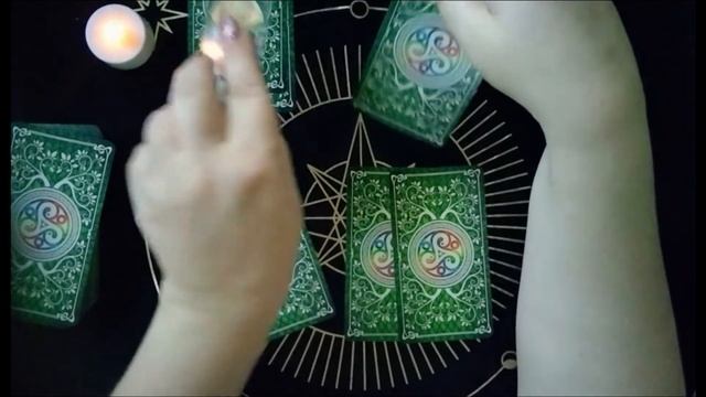 Стоит ли искать новые отношения? Расклад Таро смотреть онлайн