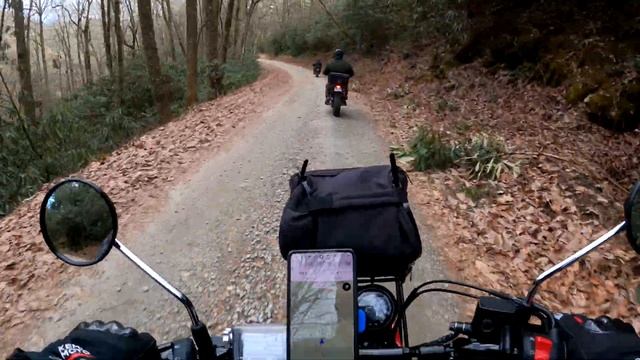 A Honda Trail 125 goes on a trail ride with 2 TW200s and a race breaks out! смотреть онлайн