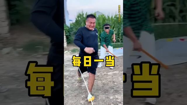 Screaming Chicken Blindfolded And Hit People Challenge: Summer Vacation Four
