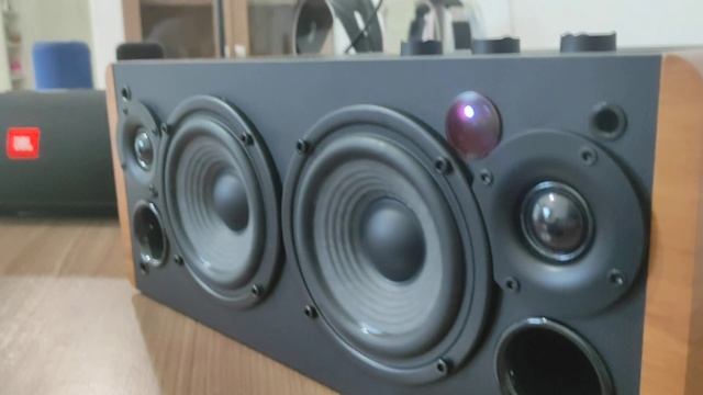 Edifier D12 Bass Test. Muito Potente! Inscreva-se! смотреть онлайн