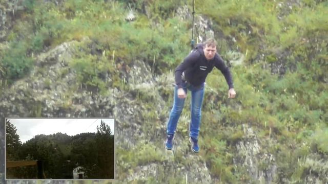 Чемальская ГЭС (р.Алтай)- прыжки со скал смотреть онлайн